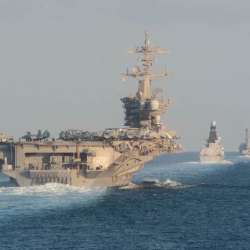 Tensão no Irã: EUA estariam deslocando porta-aviões para Oriente o Médio