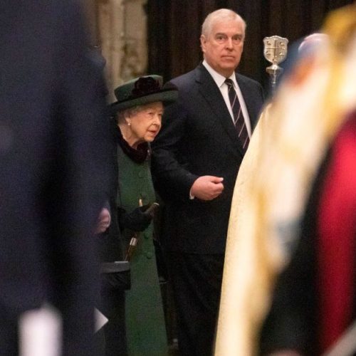 Ex-príncipe Andrew deve dizer hoje (20) se irá depor sobre Epstein nos EUA