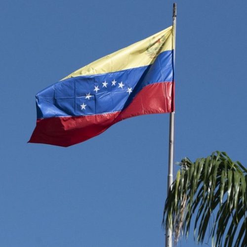 População da Venezuela estoca comida após ataque dos EUA