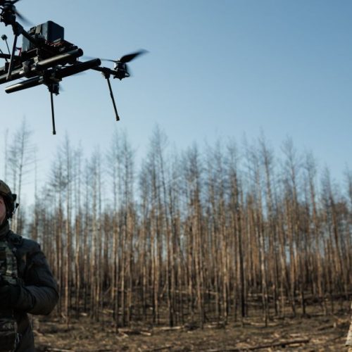 Drones ucranianos atingem refinaria e depósito de combustível na Rússia