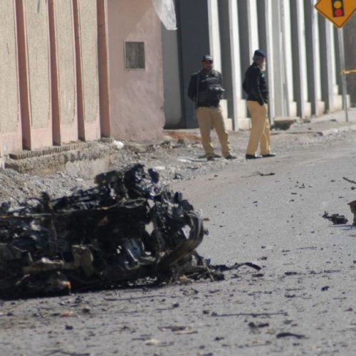 Paquistão envia helicópteros e drones para retomar controle de cidade