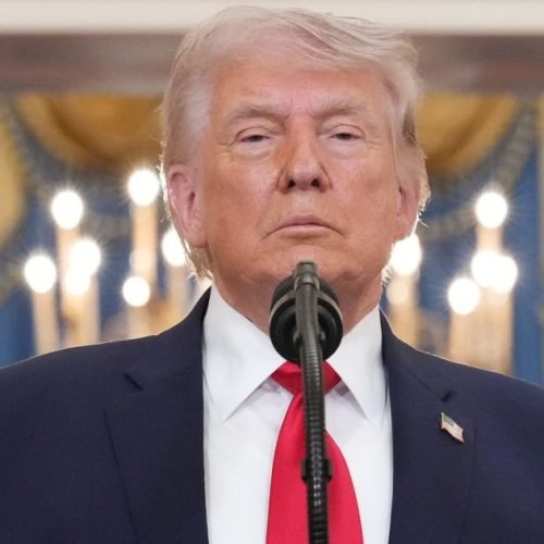 Trump manda Justiça investigar suposto abuso nos preços dos combustíveis