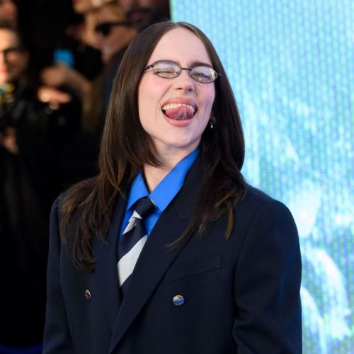 Billie Eilish posta vídeo na première de seu novo filme-concerto; confira