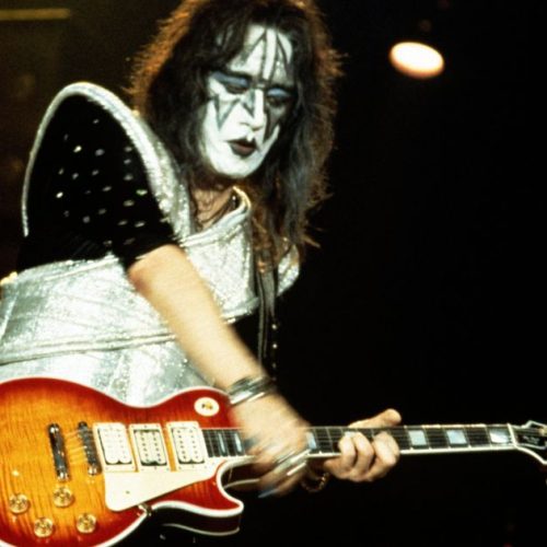 Causa da morte do guitarrista original do Kiss é revelada
