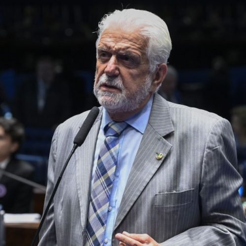 Wagner fora da liderança do governo não estanca sangria, diz especialista