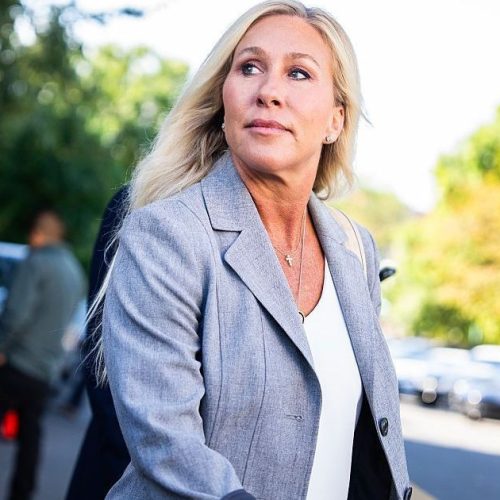 Quem é Marjorie Taylor Greene, republicana que Trump chamou de “lunática”