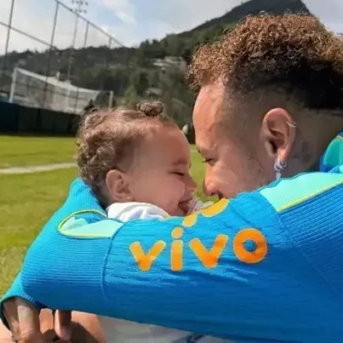 Neymar celebra aniversário da filha em dia de decisão na Copa