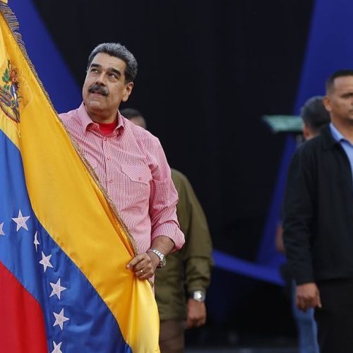 Vídeo: Maduro canta “Imagine”, de John Lennon, em apelo de paz aos EUA