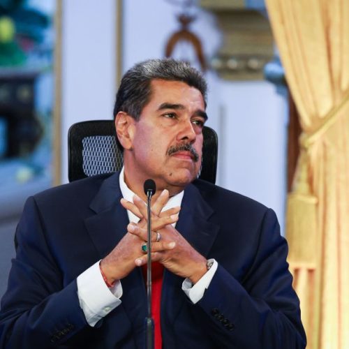 China pede que EUA garantam segurança e libertem Nicolás Maduro