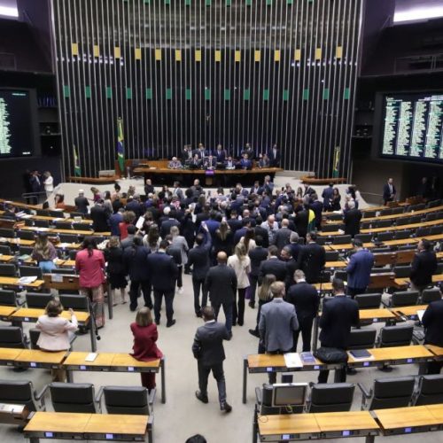 Câmara aprova projeto com regras para atuação de influenciadores mirins