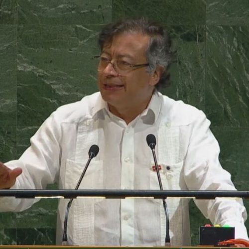 Presidente da Colômbia pede ação contra Trump por ataques no Caribe