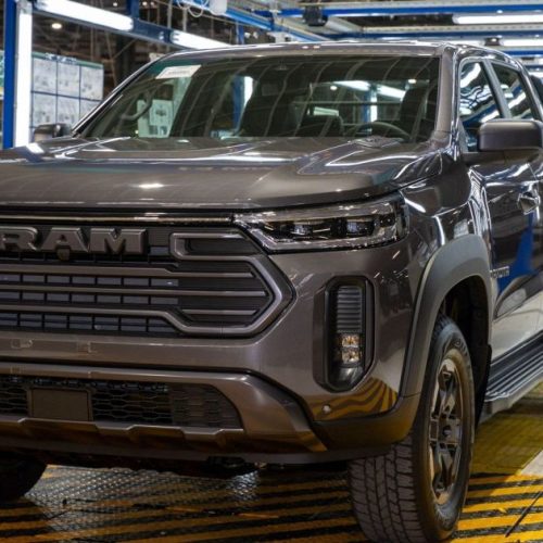 Ram revela nova Dakota, picape média que chega ao Brasil em 2026; veja