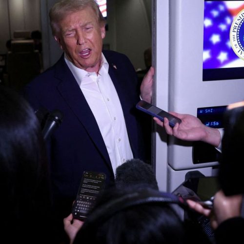 Trump chega à Malásia para participar de cúpula e deve se reunir com Lula