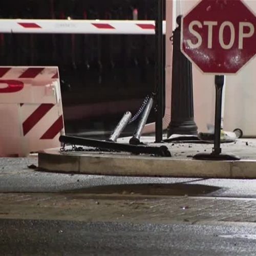 Pessoa é presa após colidir veículo com portão da Casa Branca