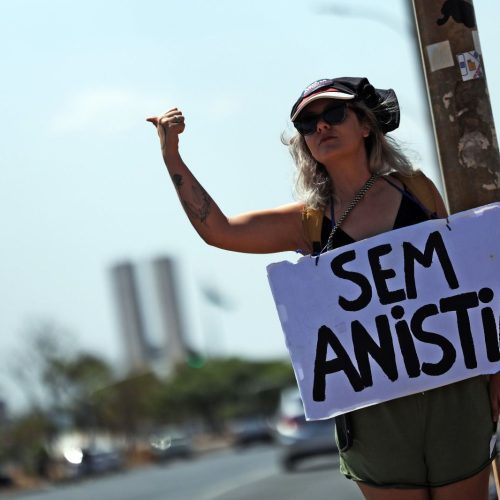 “Virada de jogo”, diz líder do PT na Câmara sobre atos contra anistia