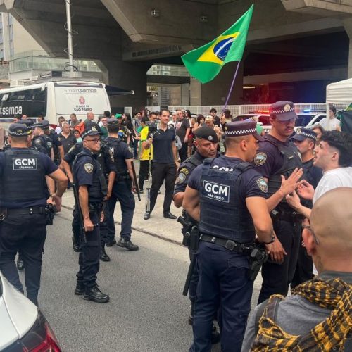 Ato pró-anistia tem confusão e acusação de homofobia na Av. Paulista
