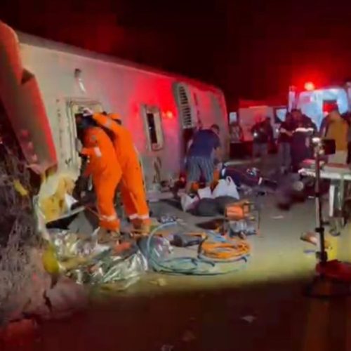 Acidente de ônibus deixa mortos e feridos no agreste de PE