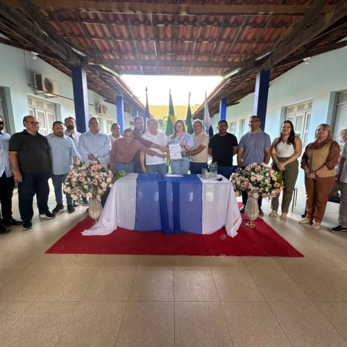 A Prefeitura Municipal de Limoeiro do Norte realizou, na tarde de ontem, 19 de novembro de 2025, um importante momento para o desenvolvimento da zona rural do município.