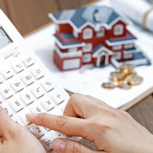Qual renda é necessária para financiar um imóvel de R$ 300 mil?