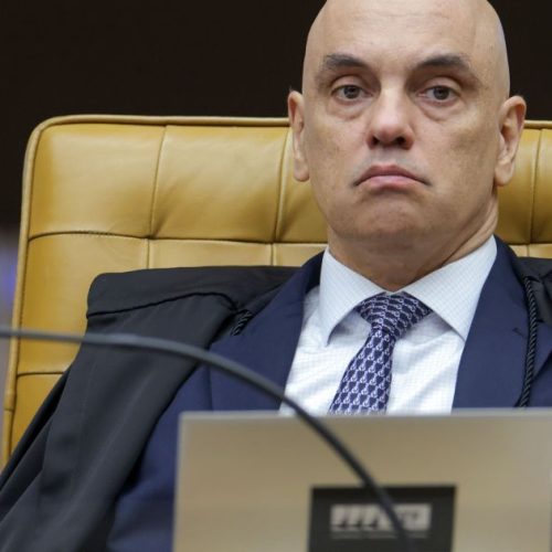 Peritos apontam inconsistências em explicação de Moraes sobre mensagens