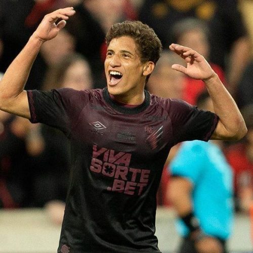 Athletico-PR vence o América-MG dentro de casa e confirma o acesso à elite