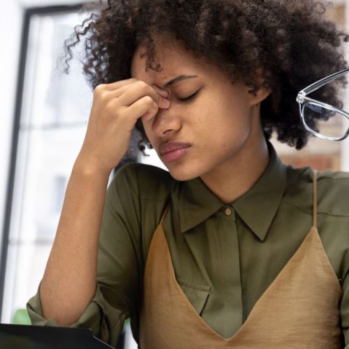 Burnout vai além da sobrecarga de trabalho, dizem especialistas a Dr. Kalil