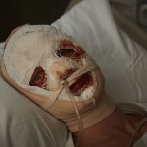 “Cara-de-Barro”: novo filme da DC ganha teaser e imagens inéditas
