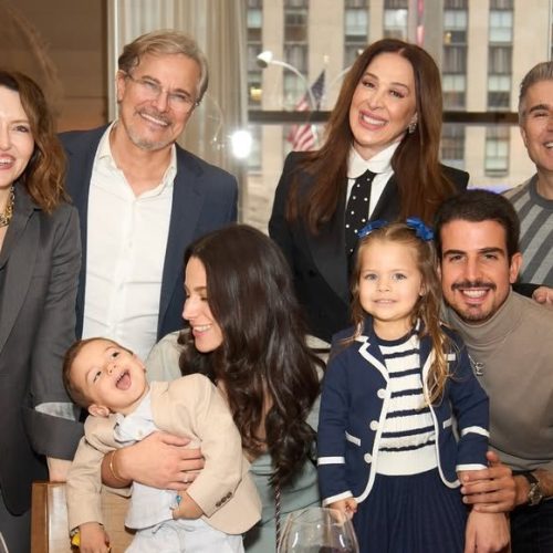 Claudia Raia e Edson Celulari posam com atuais parceiros e filhos; veja