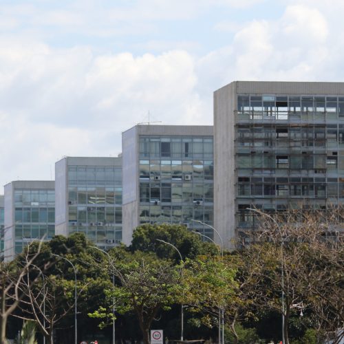 Ministros do PP e do União ficam em fogo cruzado após acenos de rompimento