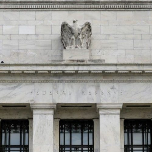 Fed mantém juros inalterados entre 3,5% e 3,75% nos Estados Unidos