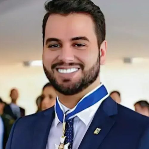 Moraes mantém ordem para transferência de Filipe Martins a Ponta Grossa