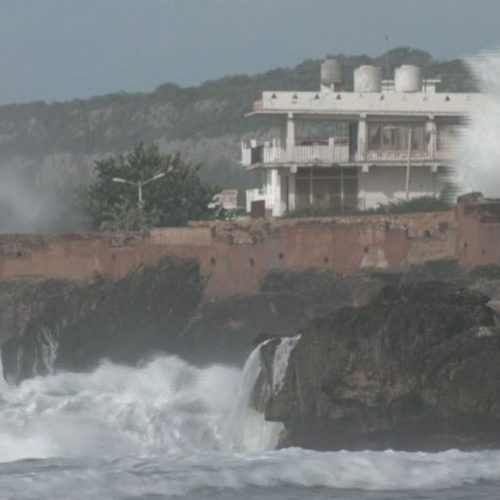 Ao menos três bebês nasceram durante a passagem do furacão na Jamaica