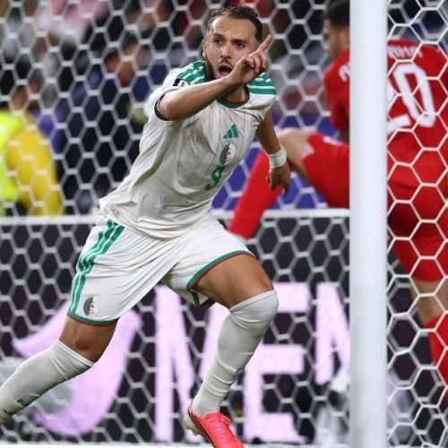 Argélia vira no fim, elimina a Jordânia e segue viva na Copa do Mundo