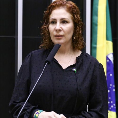 Câmara mantém mandato de Carla Zambelli