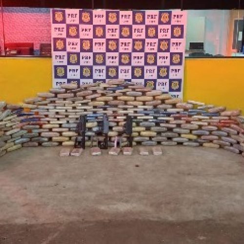 PRF apreende mais de 260 kg de drogas e armas em caminhão com placas de Tabuleiro do Norte