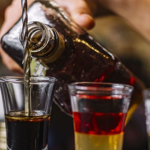 Bebidas com metanol: veja quais são as linhas de investigação