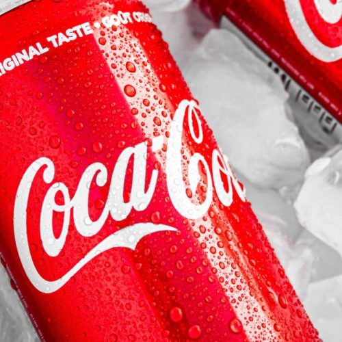 Justiça determina indenização para cliente por fragmento de vidro em bebida