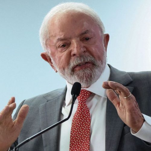 Lula revoga visto de assessor de Trump que visitaria Bolsonaro