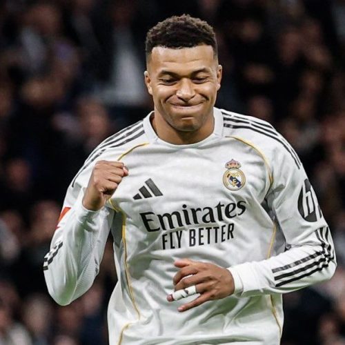 Mbappé minimiza lesão no joelho e rebate especulações