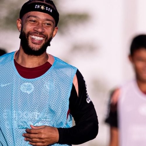 Memphis passa por últimos testes no CT antes de renovação com o Corinthians