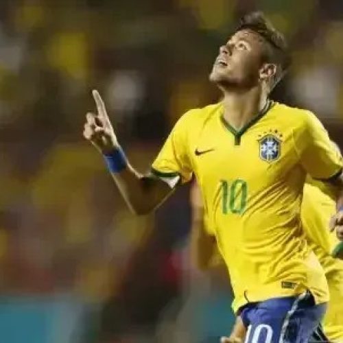 Relembre como foi a fratura de Neymar na Copa de 2014 e sua recuperação
