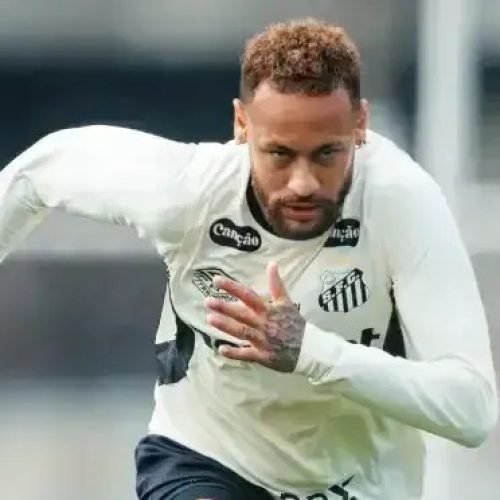 Neymar desabafa após críticas por jogar pôquer: “Vai cuidar da sua vida!”