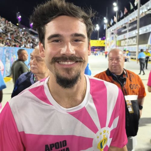 Nicolas Prattes compara maratona à rotina de Sabrina Sato no Carnaval