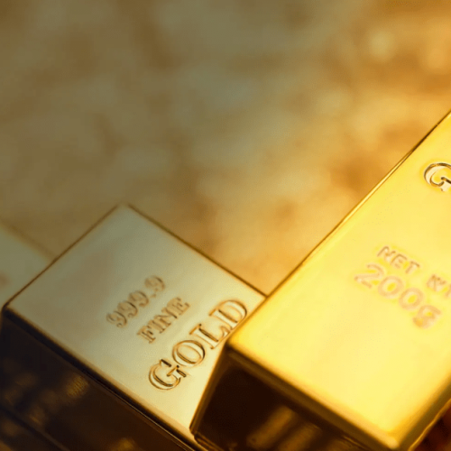 Ouro fecha em queda com continuidade de tensões no Oriente Médio