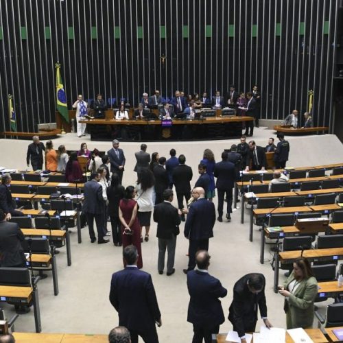Câmara adia análise do PL Antifacção e PEC da Segurança para 2026