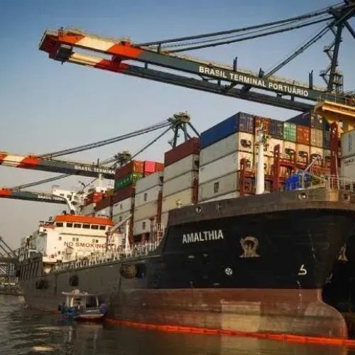 Quatro empresas concentram 80% do transporte de contêineres em Santos