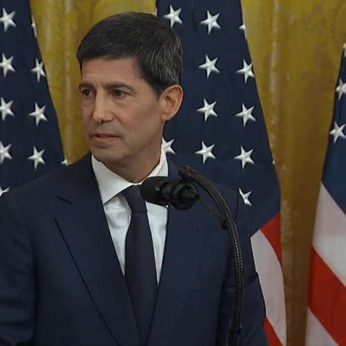 Kevin Warsh assume Fed diante de inflação e guerra; conheça o novo chair
