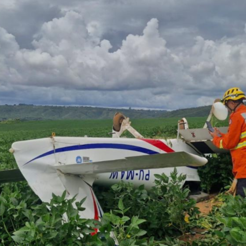 Avião realiza pouso de emergência em lavoura no Distrito Federal