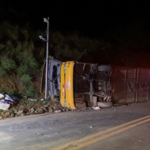Acidente com ônibus de turismo deixa cinco mortos em MG