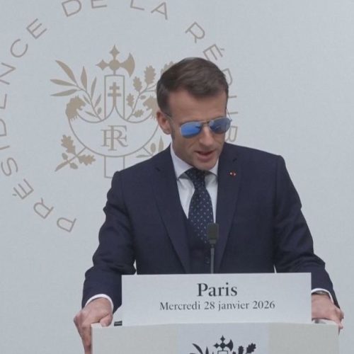Groenlândia “não está à venda”, diz Macron ao lado do premiê da ilha